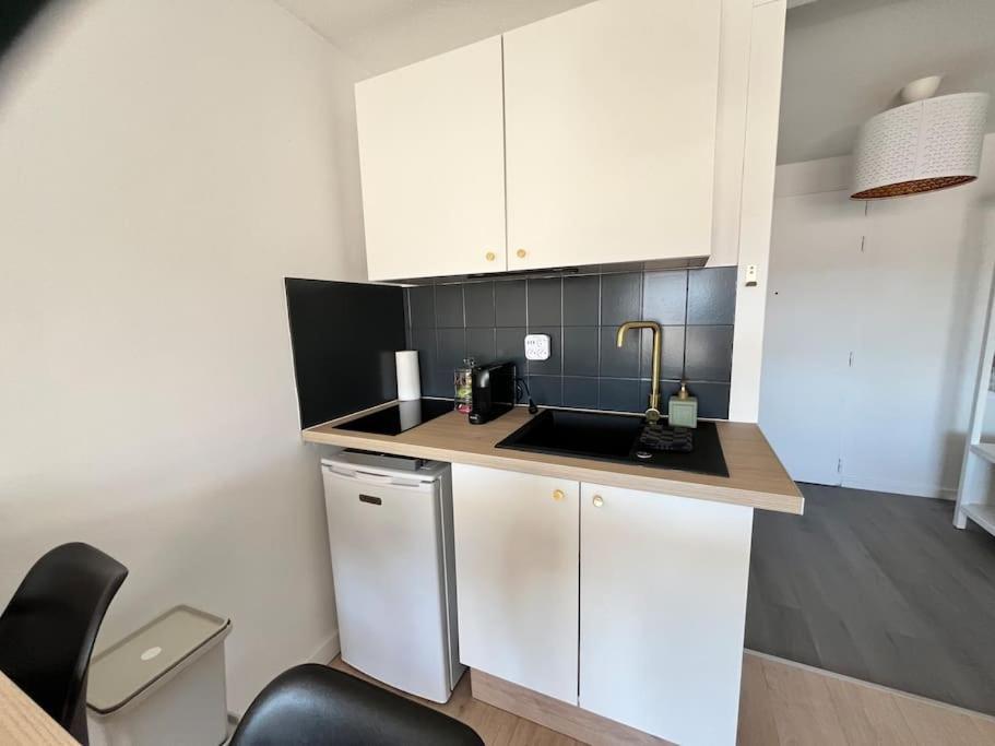 Studio Vue Mer Avec Piscine Et Terrain De Tennis Sausset-les-Pins Esterno foto