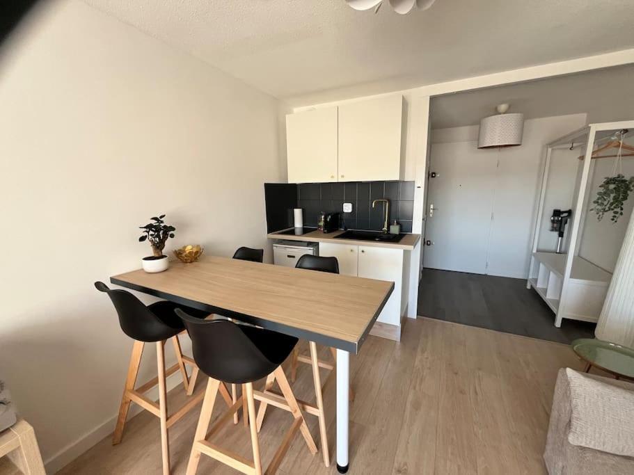 Studio Vue Mer Avec Piscine Et Terrain De Tennis Sausset-les-Pins Esterno foto